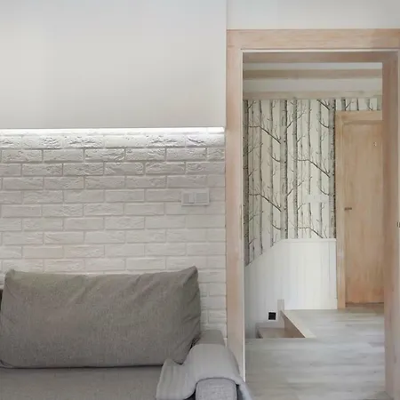 Aloza ホームステイ ウストカ