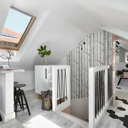 Aloza ホームステイ ウストカ